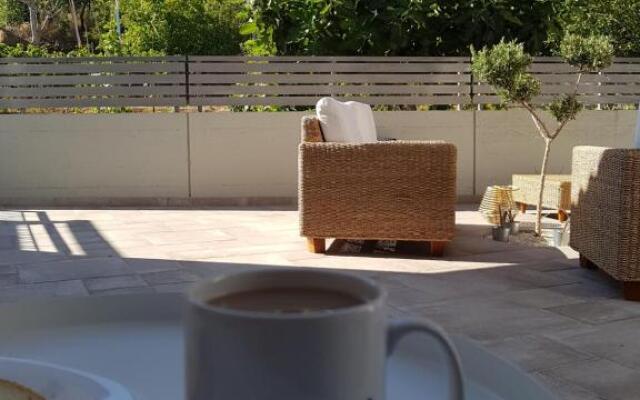 Evmelia Kakopetria Suites