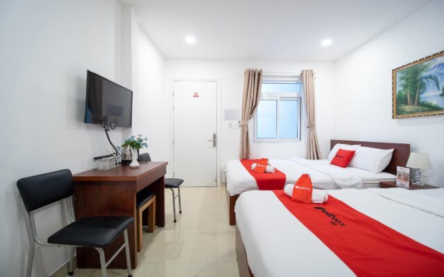 Reddoorz @ Le Van Sy Street