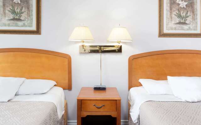 Howard Johnson by Wyndham Niagara Falls