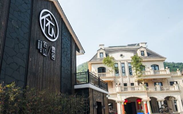 Yunshang Grassland Yishan Yishe Wild Luxury Guesthouse