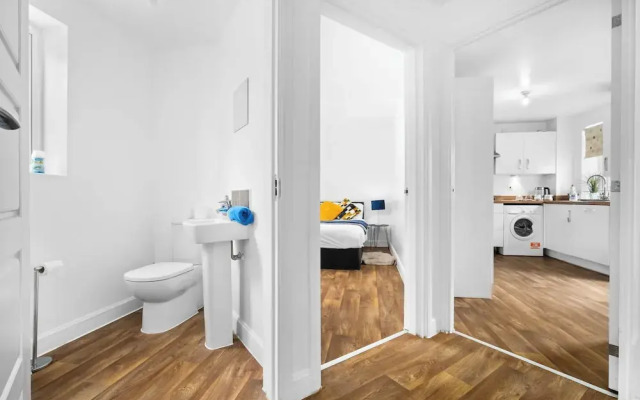 Spacious 4-bed House in Leicester/free Parking