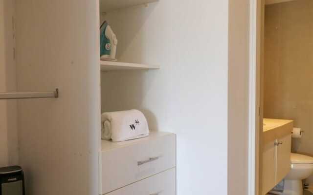 w Amazing 3BR With Balcony in Miraflores