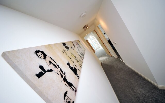 Lloyd George Avenue Apartments