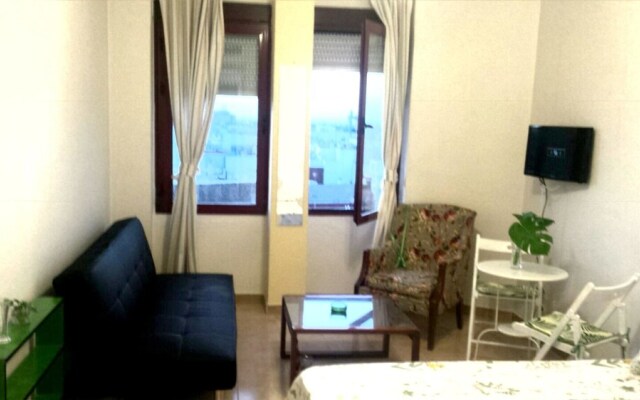 Studio in Sevilla, With Wonderful City View, Balcony and Wifi - 97 km