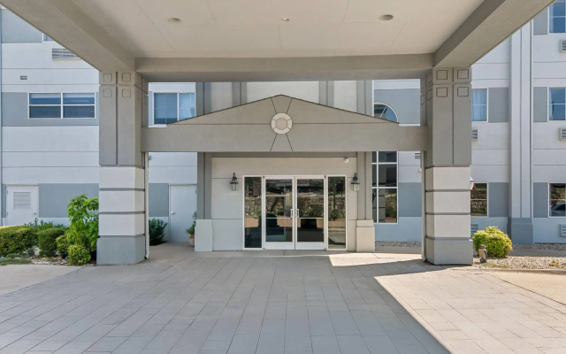 Super 8 by Wyndham Weatherford