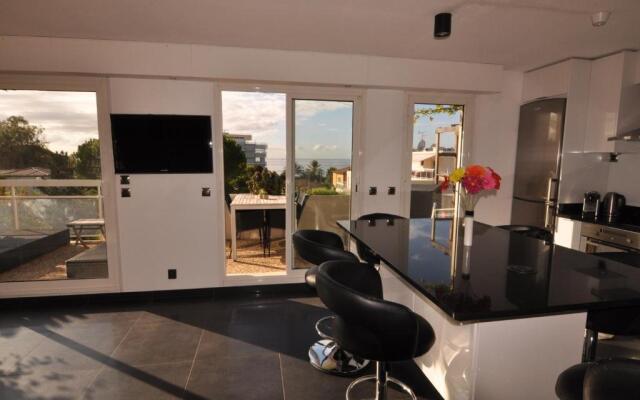 Gorgeous one-bedroom apartment with terrace and sea view