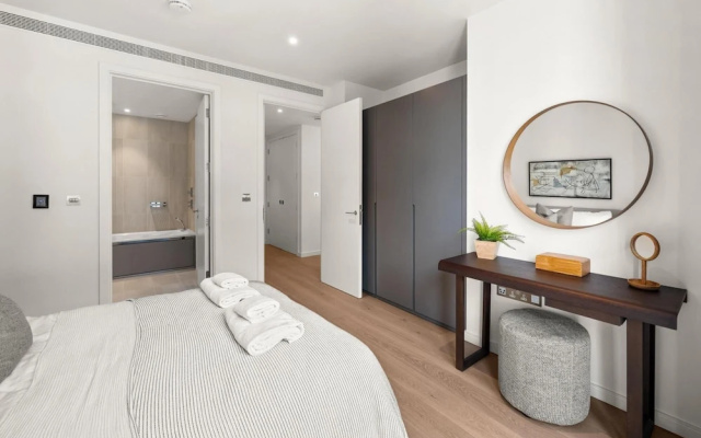 Deluxe two Bedroom Canary Wharf Apartment With River Views