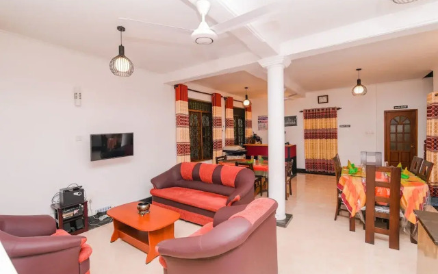 OYO 392 Redstar Kandyan