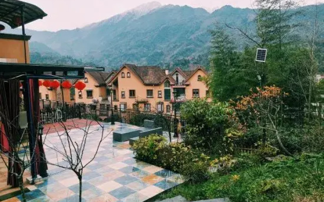 Yunzhong Manbu Banshan Huashu Hotel