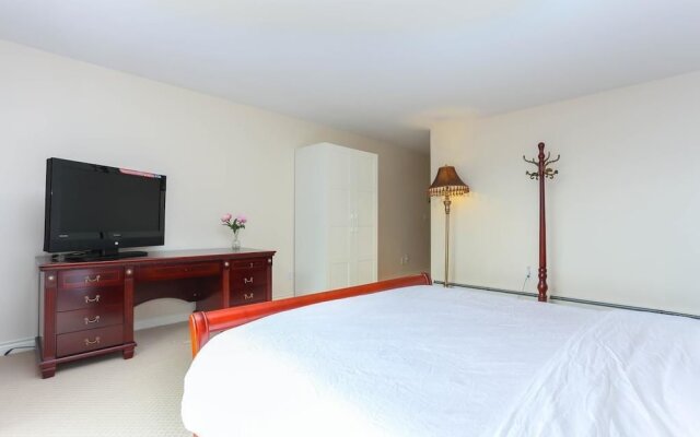 Grand Spacious Suite near YVR by Elevate Rooms