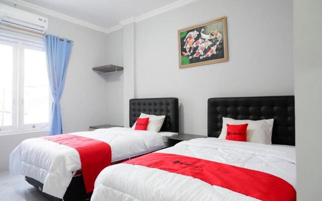 RedDoorz near Jalan Adi Sucipto Solo