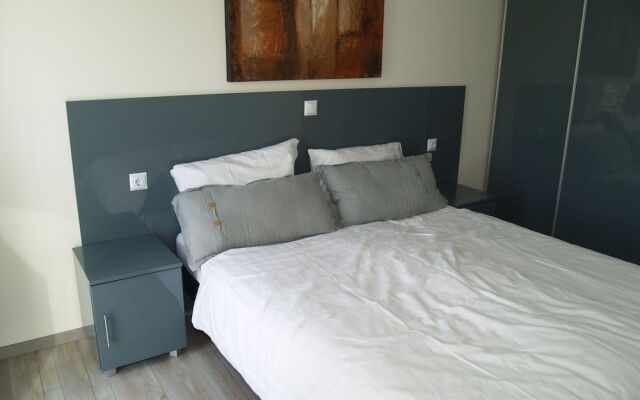 Modern Chalet With Combi-microwave