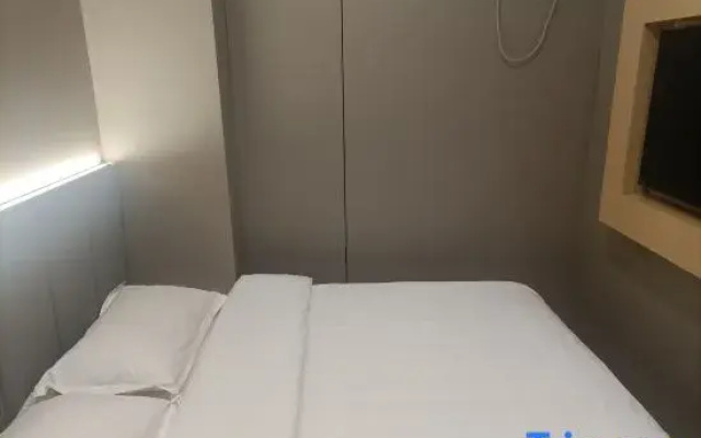 UU Smart Hotel (Taiyuan High-Speed Rail South Station East Square)