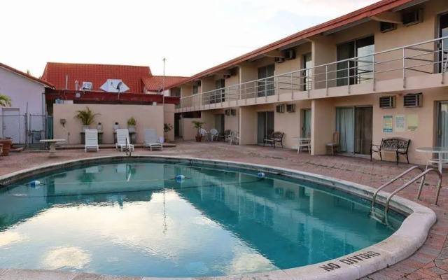 Camelot Waterfront Inn