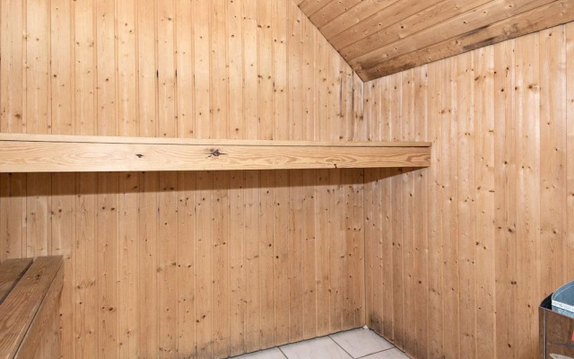 Luxurious Cabin With Pool in Ringkøbing