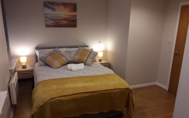 Luxury and Stylish 2 bedroom Apartment with en-suite