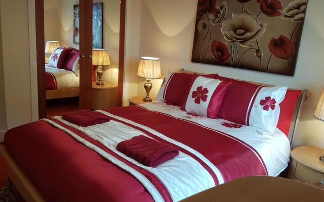 Edinburgh City Deluxe Apartment