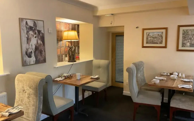 OYO Cocketts Hotel
