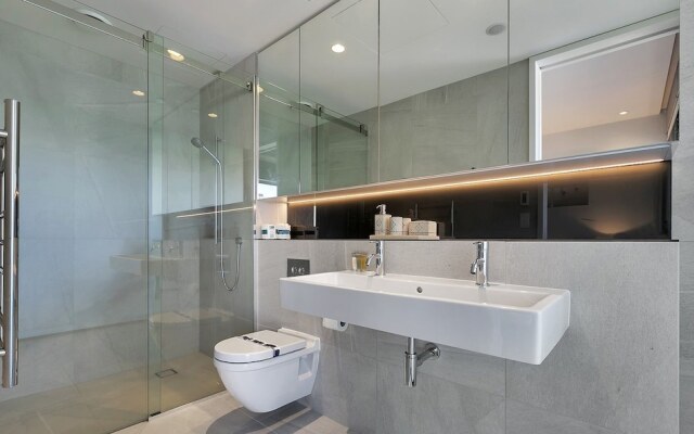 QV Modern Waterfront Apartment - 857