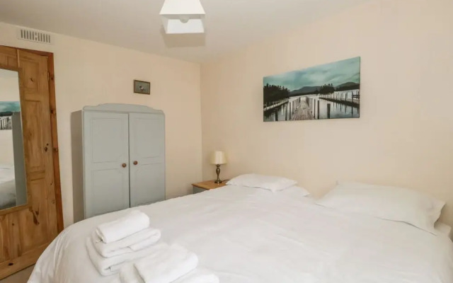 1 Park Nook Close
