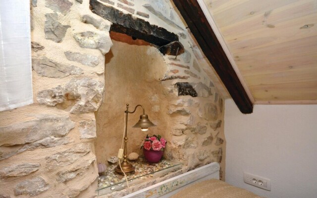 Nice Home in Podstrana with Hot Tub, WiFi & 4 Bedrooms