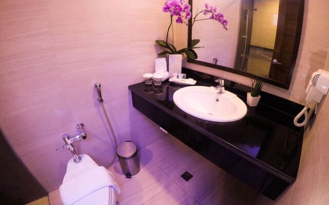 Aura One Hotel