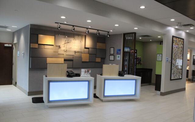 Holiday Inn Express & Suites Milledgeville