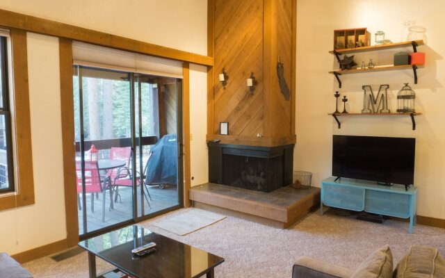 3048 Aspen Grove