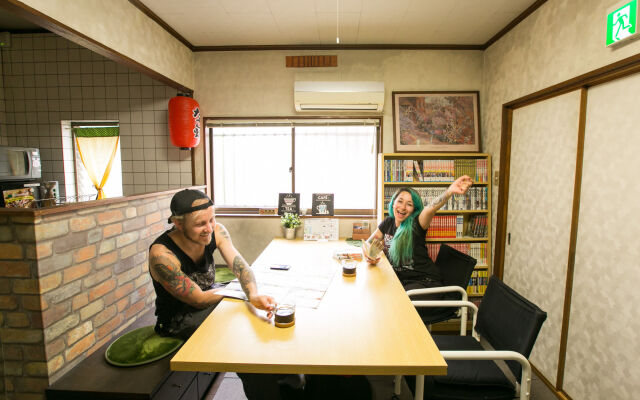 Airloghouse - Comic Inn -
