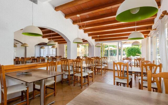 Mariner Club Apartments