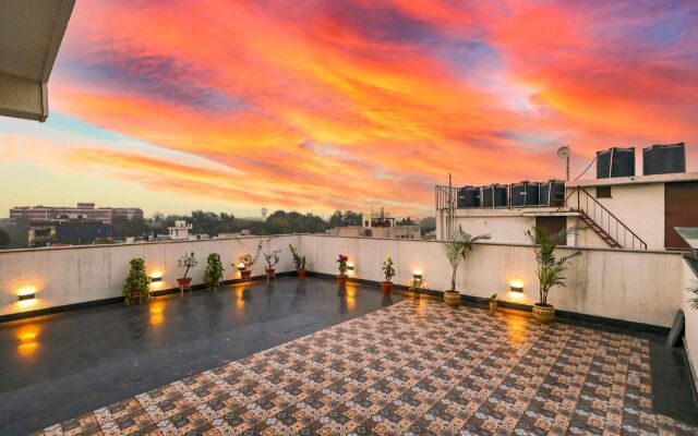 Fabhotel La Paz Stay B&B