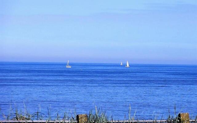 Benny's Beach House 2