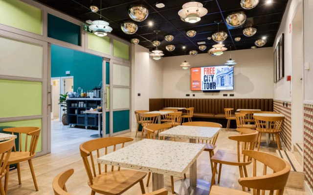 LATROUPE Grand Place Hostel