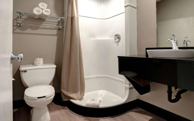 Clinton Inn Hotel & Event Center