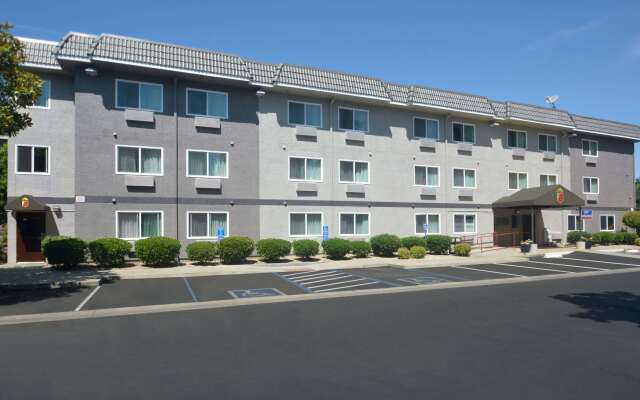 Super 8 by Wyndham Chico
