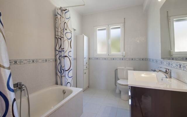 Villa - 5 Bedrooms with Pool and WiFi - 105012
