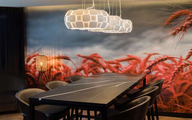 Radisson RED Hotel London Heathrow