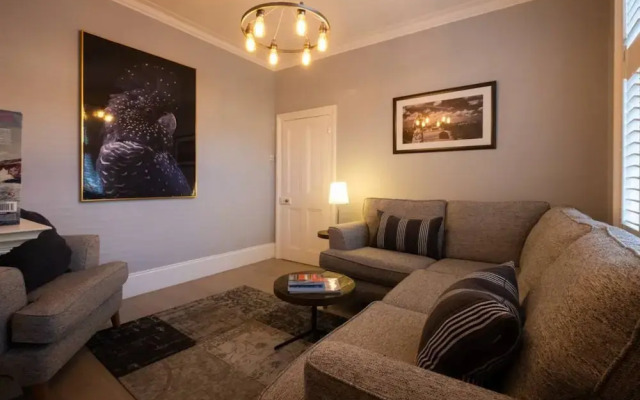 Stylish 2 Bed House in Superb Greenwich Location