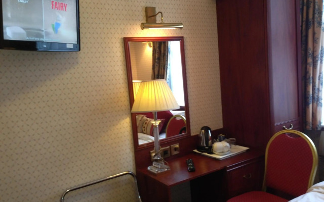 Avon Hotel