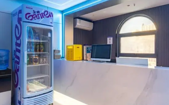 Chengbai E-sports Hotel (Xinyang Xintiandi Life Plaza)