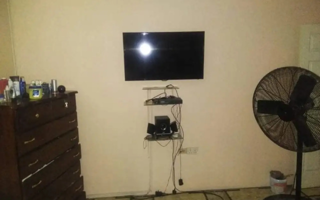 Immaculate 2-bed Apartment in Spanish Town