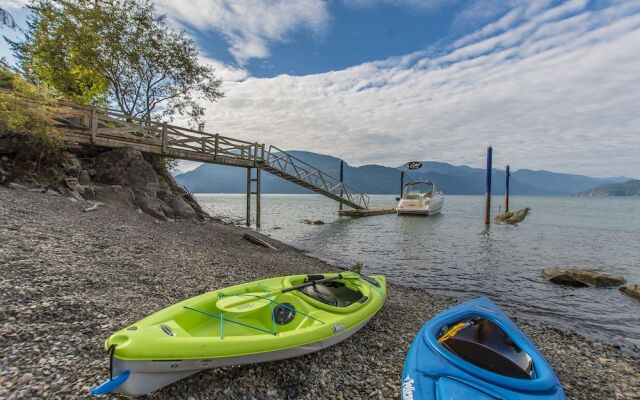 The Lodge on Harrison Lake