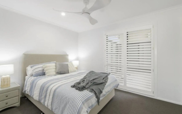 Floating On The Canals - 80 Commodore Cres