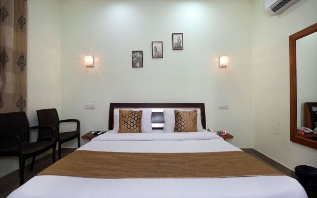 OYO 9956 Hotel Pelican Inn