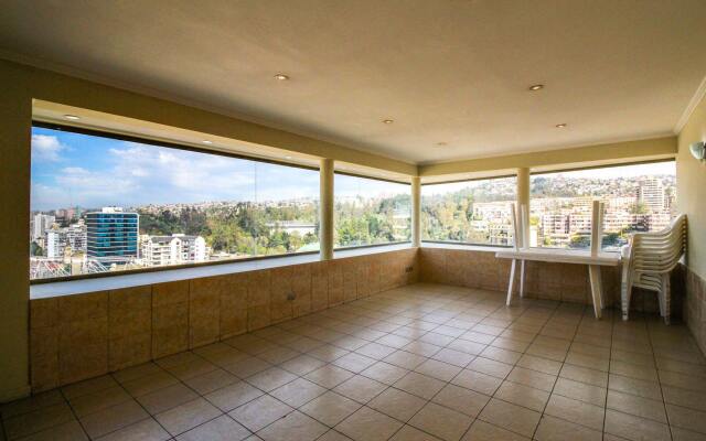 Urban Getaway Near the Sea