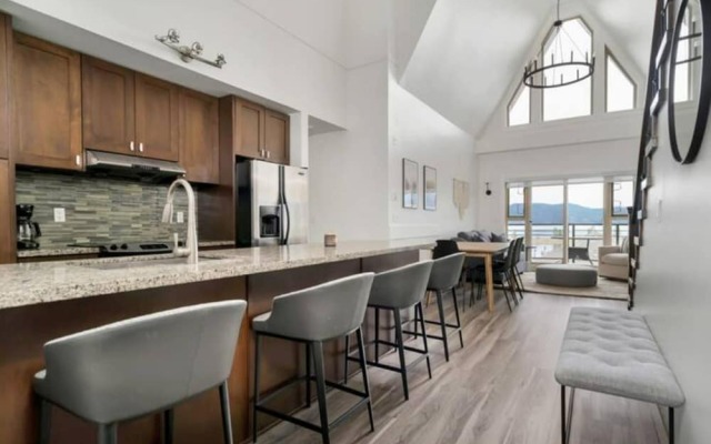 Lakeview Splendor 7BR Penthouse Bliss
