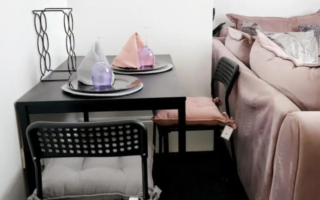 1 Bed - Sleeps 4 - Wolverhampton City Centre