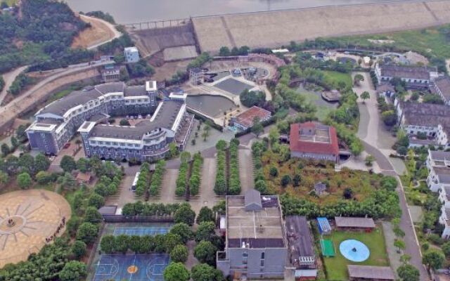 Qinshuiwan Holiday Hotel (Ninghai Wujia Manor)
