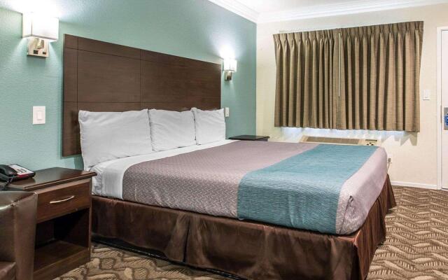 Rodeway Inn & Suites LAX