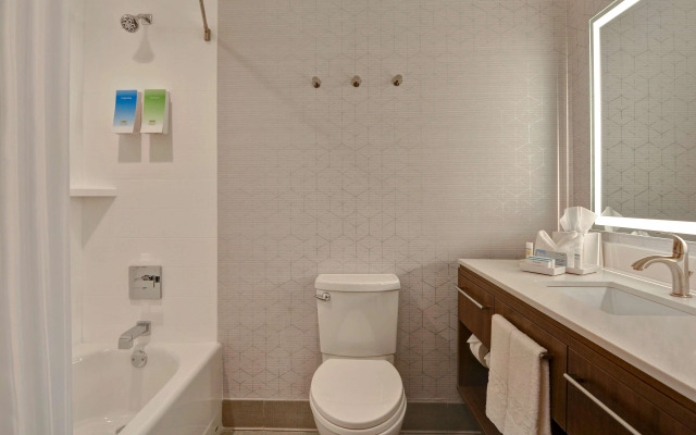 Home2 Suites by Hilton Savannah Midtown, GA